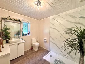 Photo 11- click for photo gallery